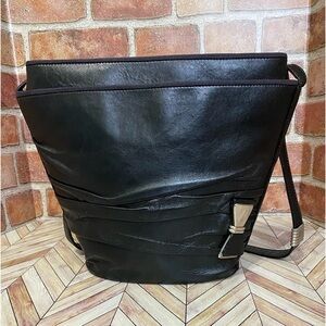 Auth Luxury Gianni Versace Shoulder Bag Leather Black